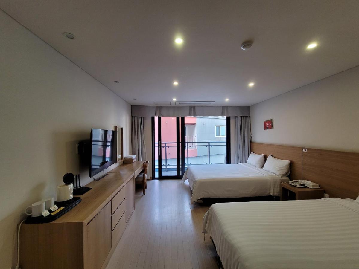 Bk Hotel Jeju Seogwipo Exterior foto
